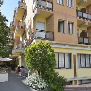 https://hotel-attico.it-tuscanyhotel.com